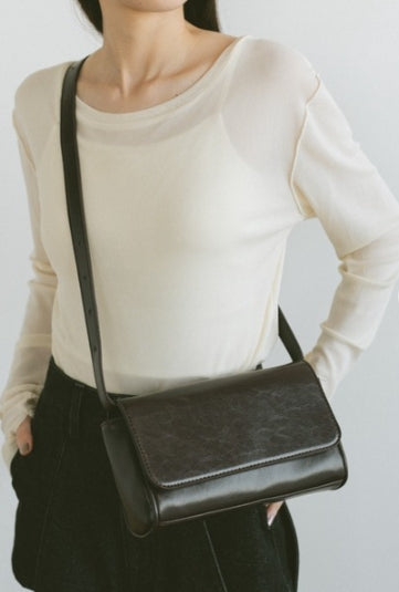 Faux Leather 方肩包